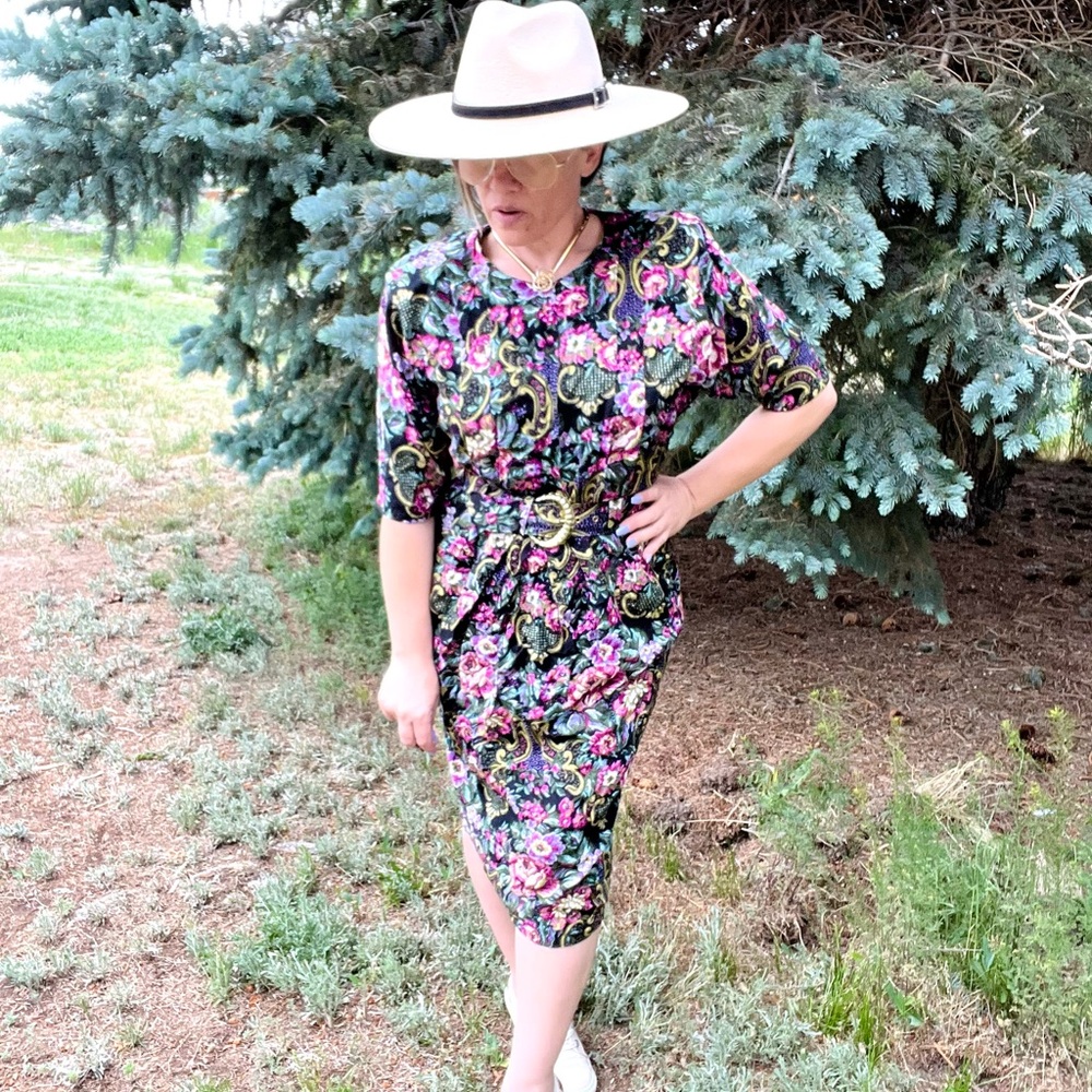 Vintage WILLY'S INFLUENCE day dress. Circa 1980s. Made in the USA Paisley Print - Picture 4 of 9